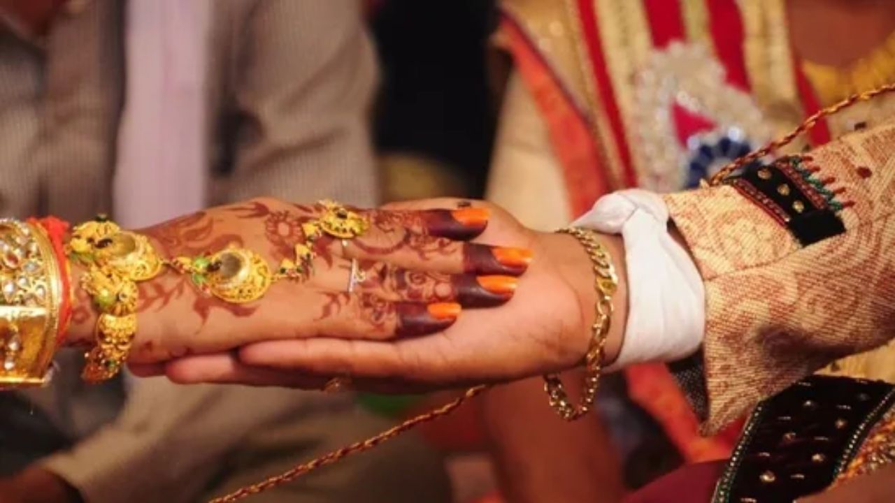 Maharashtra: Man contaminates food at niece’s reception for marrying against his wishes.